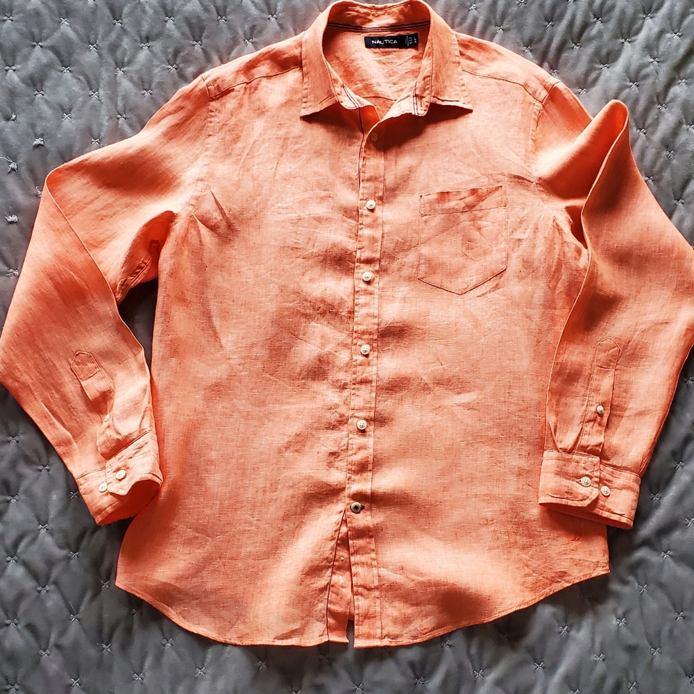 Men's 100% Linen button down shirt with front pocket.